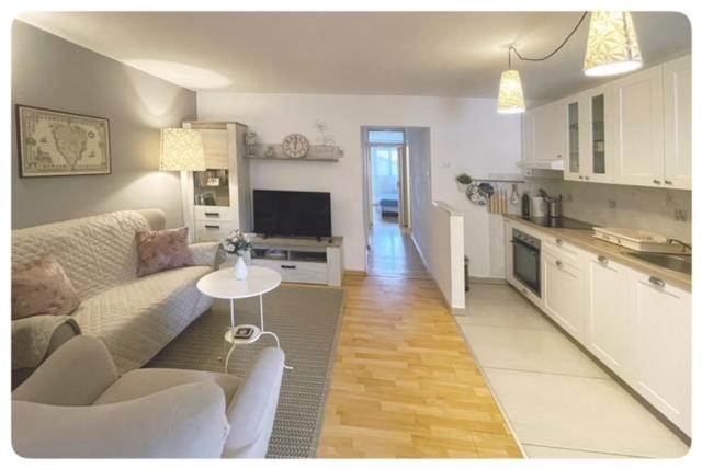 잠브라티야 Apartman Sorgo 아파트 외부 사진
